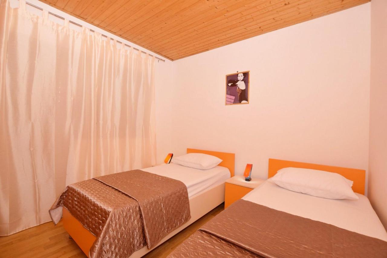 Apartments Andrija Pirovac Bagian luar foto