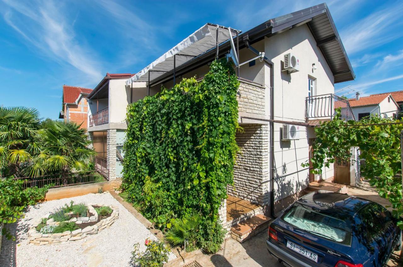 Apartments Andrija Pirovac Bagian luar foto