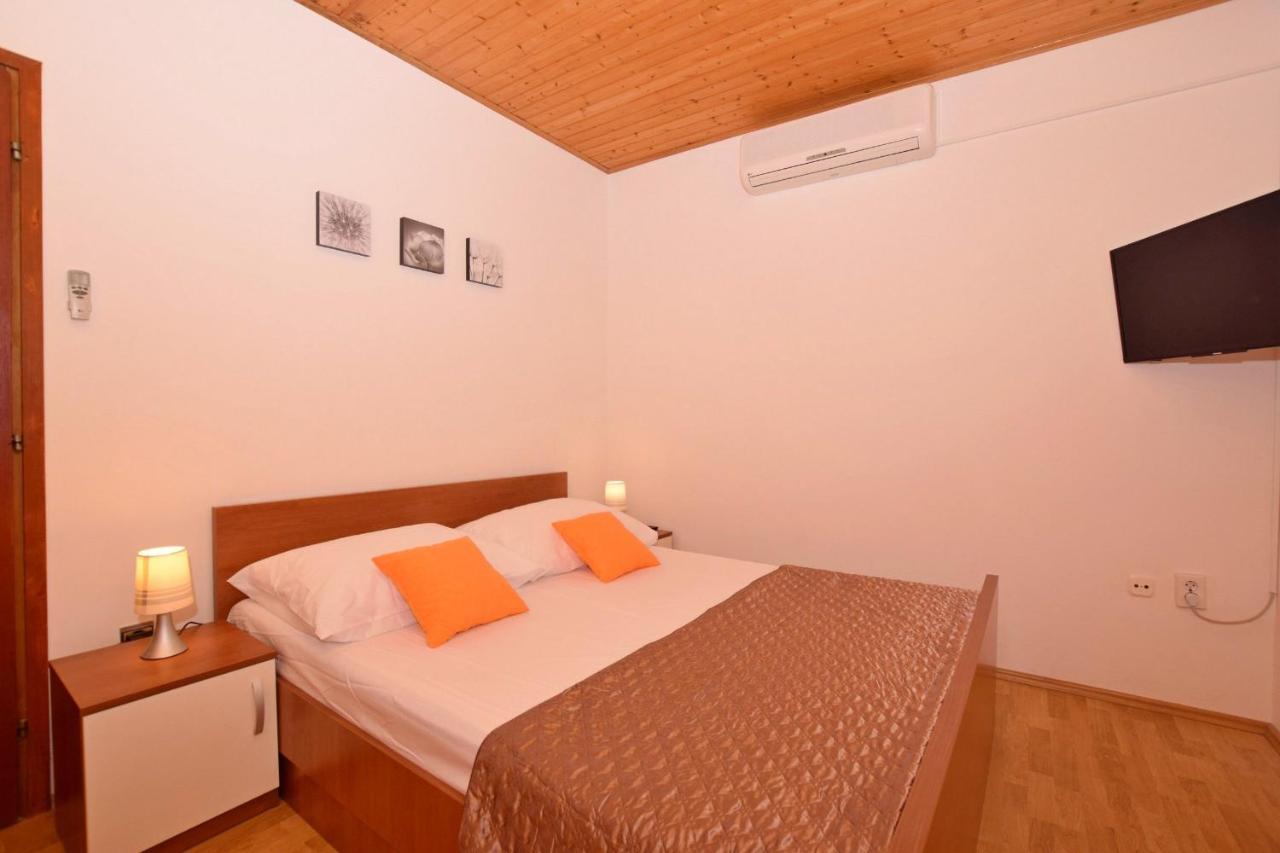 Apartments Andrija Pirovac Bagian luar foto